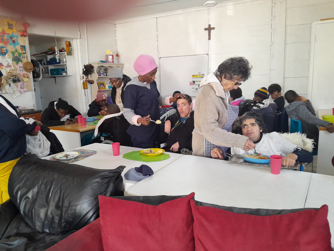 Children receiving mealtime support from staff at a Baal Dan partner